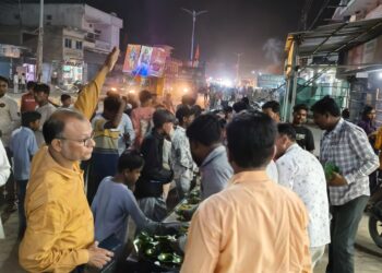 हनुमान जन्मोत्सव पर प्रसाद वितरण का आयोजन