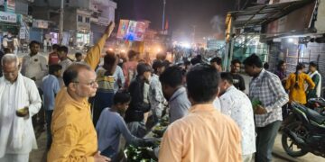 हनुमान जन्मोत्सव पर प्रसाद वितरण का आयोजन