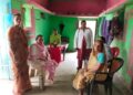 जुड़ा में स्वास्थ्य विभाग द्वारा घर घर जाकर किया लोगों को जागरूक