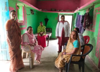 जुड़ा में स्वास्थ्य विभाग द्वारा घर घर जाकर किया लोगों को जागरूक