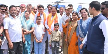 मुख्यमंत्री से मिलकर अभिभावकों की आंखो में छलकी ख़ुशी