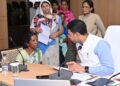 कलेक्टर ने जनदर्शन में सुनी लोगों की समस्यायें, विकासखंड मुख्यालय से भी ऑनलाइन जुड़े ग्रामीण